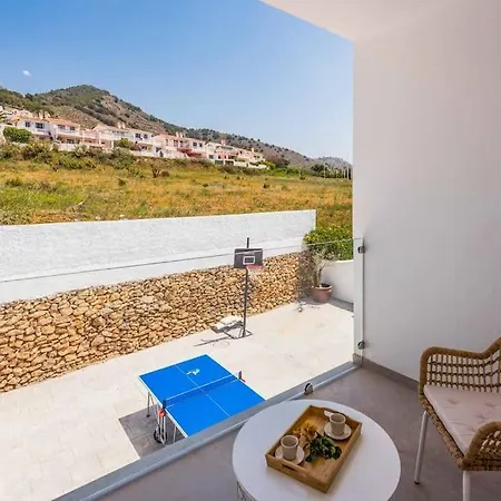 Felix Dos - By Apricus Holidays * Nerja
